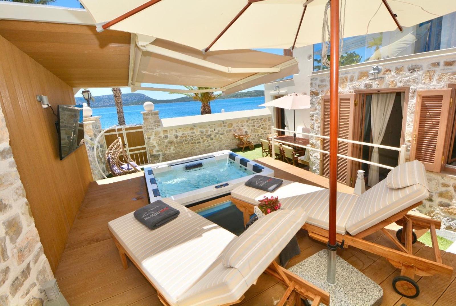 Sea-Front Jacuzzi&Garden Luxury Rock Villa Ermioni Esterno foto